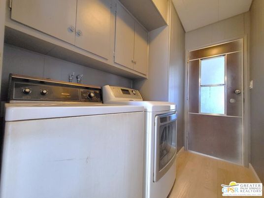 Interior, Washer, Wood Texture Flooring