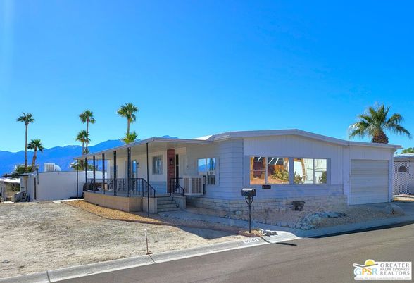 Exterior, Facade, Modern