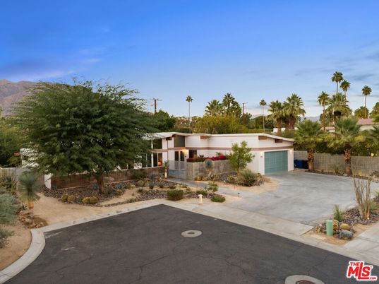 Attached, Backyard, Exterior, Facade, Modern
