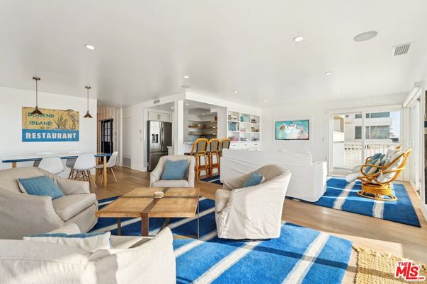 Dining room, Interior, Living room, Pendant Lights, Recessed Lighting, Wood Texture Flooring
