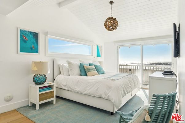 Bedroom, Interior, Pendant Lights, Water, Wood Texture Flooring