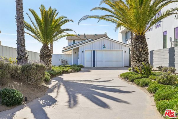 Attached, Exterior, Facade, Spanish Mediterranean
