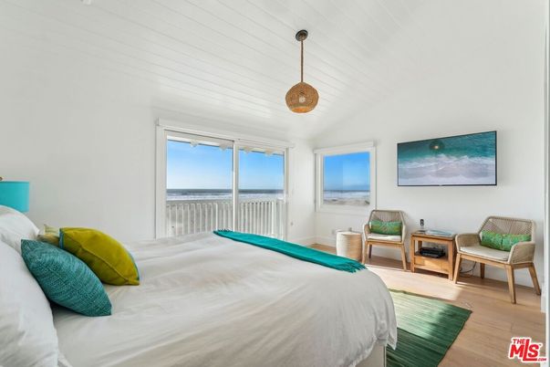 Bedroom, Interior, Water, Wood Texture Flooring