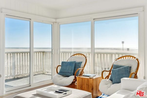 Interior, Sun Room, Water