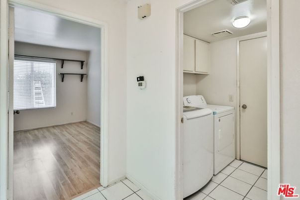 Interior, Washer, Wood Texture Flooring