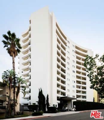 Exterior, Facade, Condo Building
