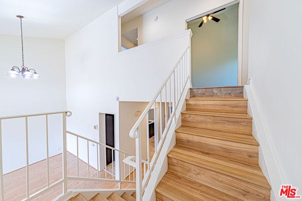 Interior, Pendant Lights, Wood Texture Flooring