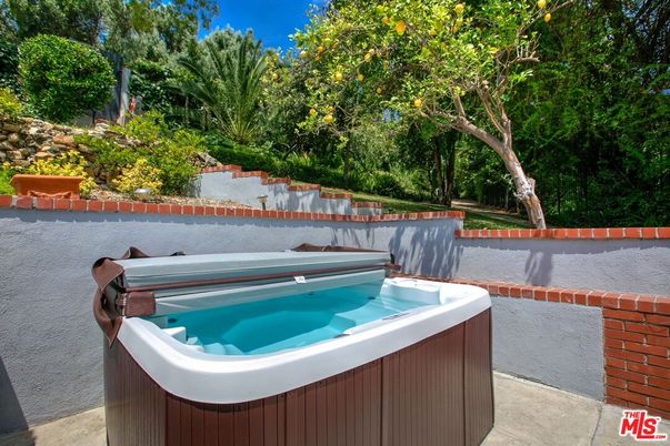 Exterior, Hot Tub