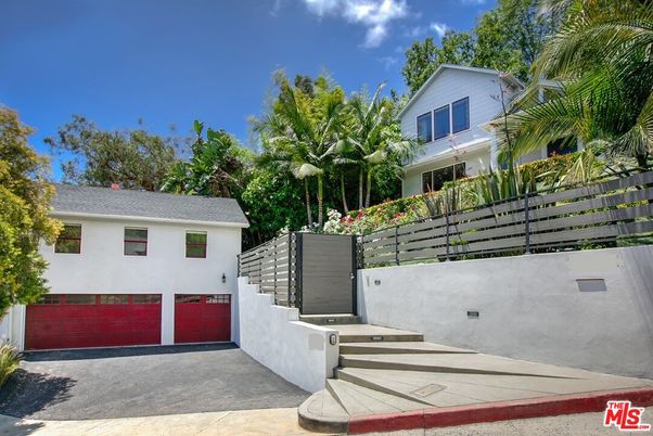 Attached, Exterior, Facade, Modern
