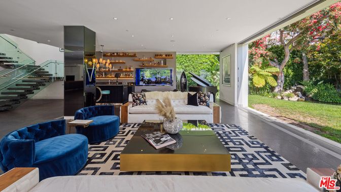 Interior, Living room, Pendant Lights, Piano, Recessed Lighting