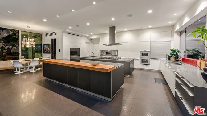 Chandelier, Dining room, Interior, Kitchen, Pendant Lights, Recessed Lighting, Stainless Steel Appliances