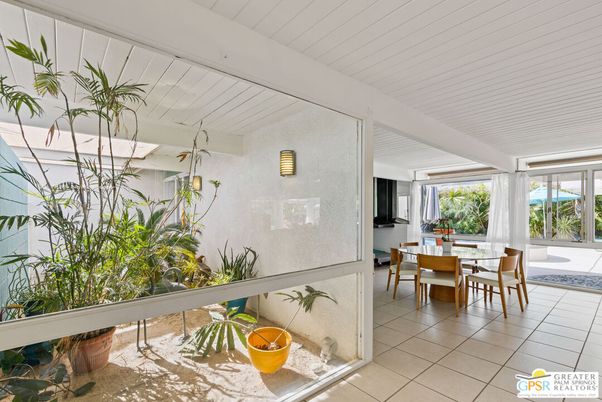 Dining room, Interior