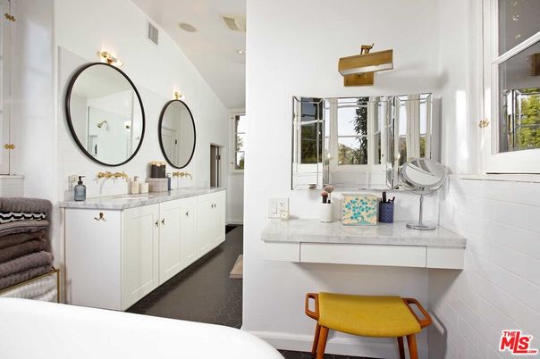 Bathroom, Dual Sink Vanities, Interior, Recessed Lighting