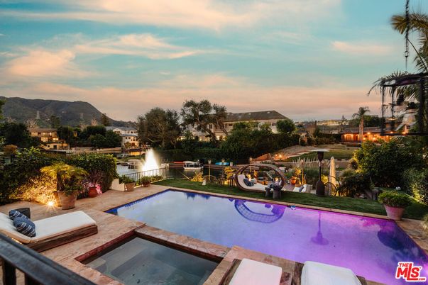 Exterior, Pool, Other