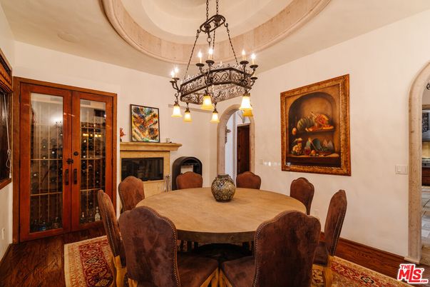 Chandelier, Dining room, Fireplace, Interior, Pendant Lights, Wood Texture Flooring