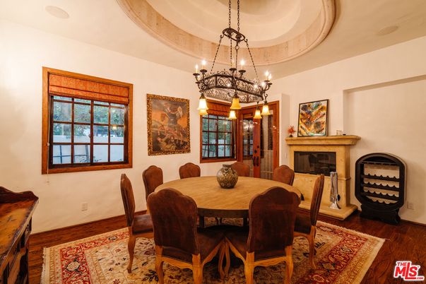 Chandelier, Dining room, Fireplace, Interior, Pendant Lights, Wood Texture Flooring