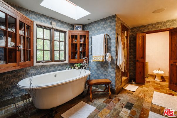 Bathroom, Free Standing Baths, Interior, Recessed Lighting