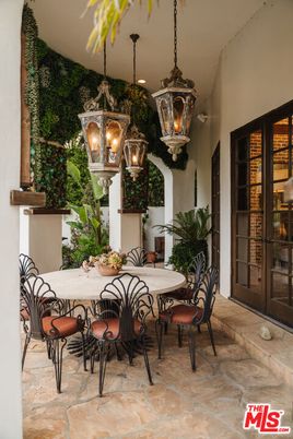 Dining room, Interior