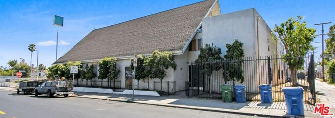 Exterior, Facade, None