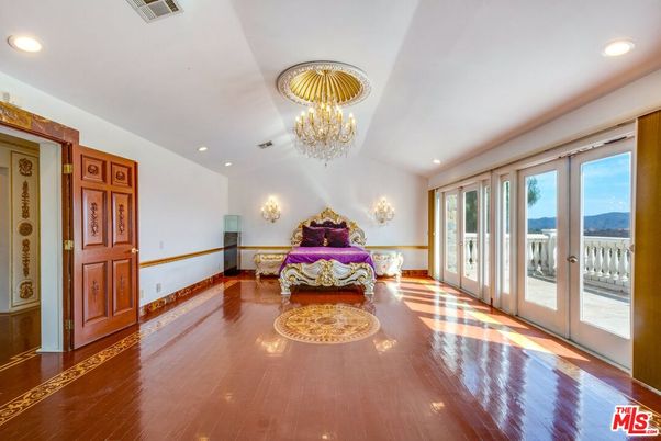 Chandelier, Interior, Recessed Lighting, Wood Texture Flooring
