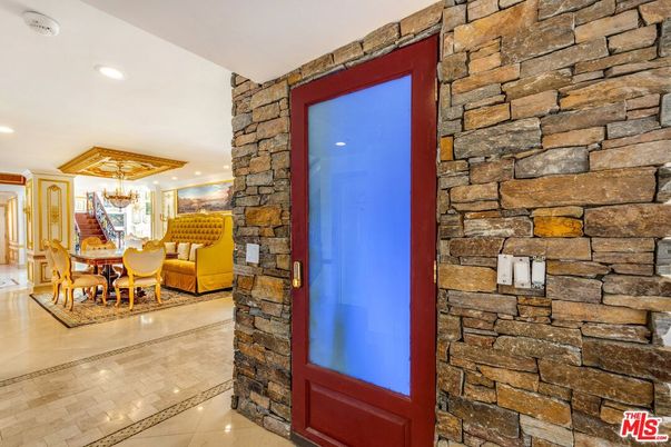 Chandelier, Dining room, Interior, Recessed Lighting, Stone Walls