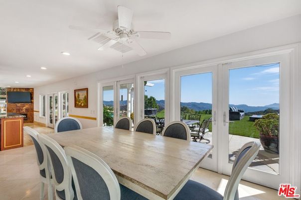 Dining room, Interior, Recessed Lighting