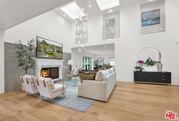 Fireplace, Interior, Living room, Pendant Lights, Recessed Lighting, Wood Texture Flooring