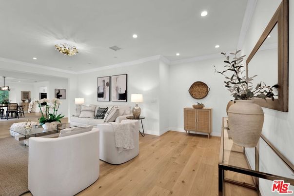 Dining room, Interior, Living room, Pendant Lights, Recessed Lighting, Wood Texture Flooring