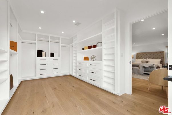 Bedroom, Interior, Recessed Lighting, Walk-in Closets, Wood Texture Flooring