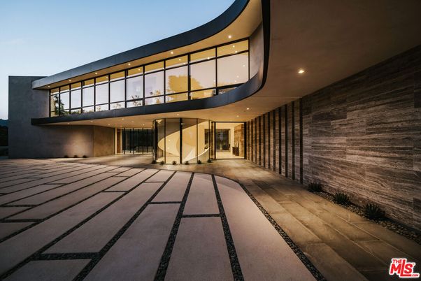 Backyard, Exterior, Facade, Modern
