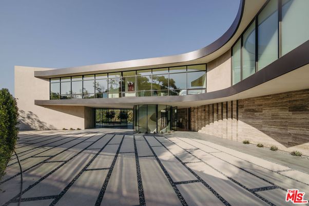 Backyard, Exterior, Facade, Modern
