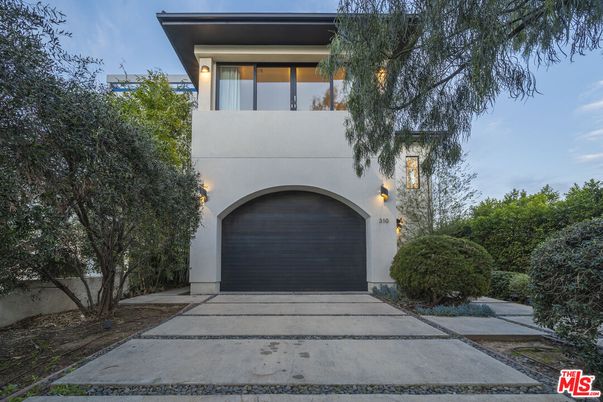 Attached, Exterior, Facade, Modern
