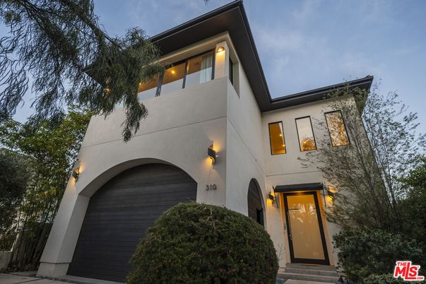 Attached, Exterior, Facade, Modern