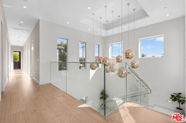 Interior, Pendant Lights, Recessed Lighting, Wood Texture Flooring