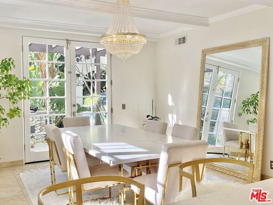 Chandelier, Dining room, Interior