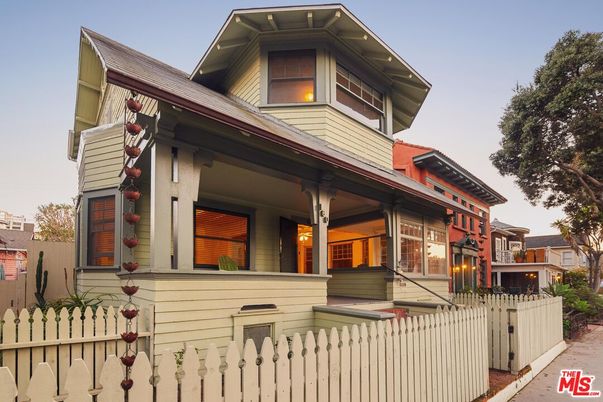 Exterior, Facade, Queen Anne Victorian
