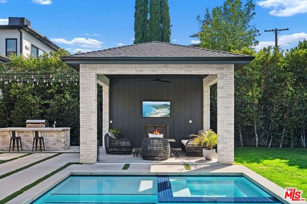 Exterior, Fireplace, Pool