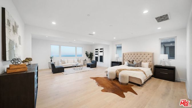 Bedroom, Interior, Living room, Recessed Lighting, Wood Texture Flooring