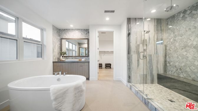 Bathroom, Free Standing Baths, Glass Shower, Interior, Recessed Lighting