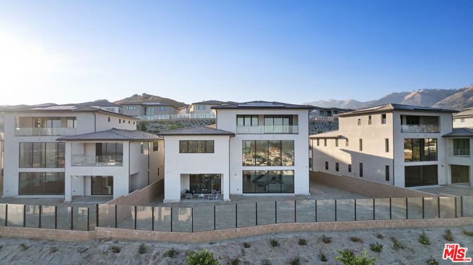 Exterior, Facade, Modern