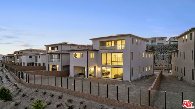 Backyard, Exterior, Facade, Modern