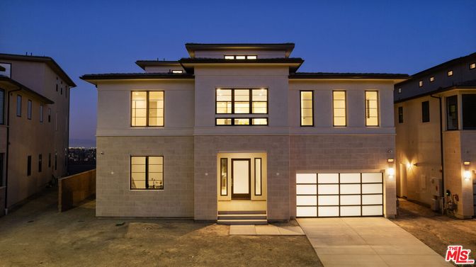 Attached, Exterior, Facade, Modern