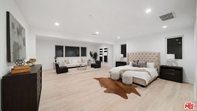 Bedroom, Interior, Living room, Recessed Lighting, Wood Texture Flooring