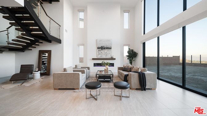 Fireplace, Interior, Living room, Water