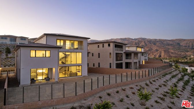 Exterior, Facade, Mediterranean