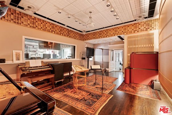 Interior, Pendant Lights, Wood Texture Flooring