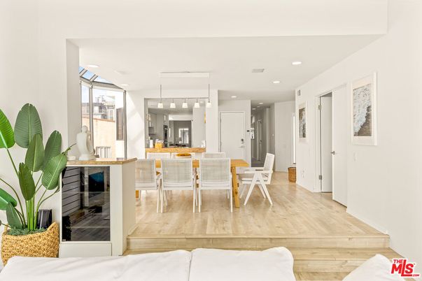 Dining room, Interior, Kitchen, Pendant Lights, Recessed Lighting, Wood Texture Flooring
