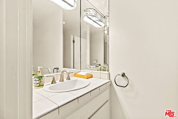 Bathroom, Interior, Tile Countertops