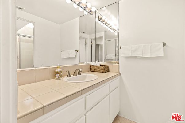 Bathroom, Interior, Tile Countertops