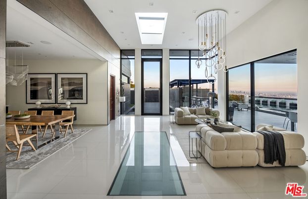 Dining room, Interior, Living room, Pendant Lights, Recessed Lighting, Water